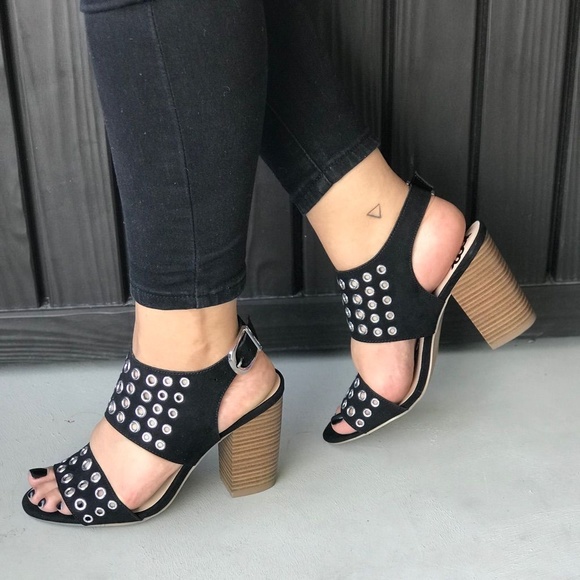 Fergalicious women's size 9 1/2 grommeted sandals. - Picture 9 of 10